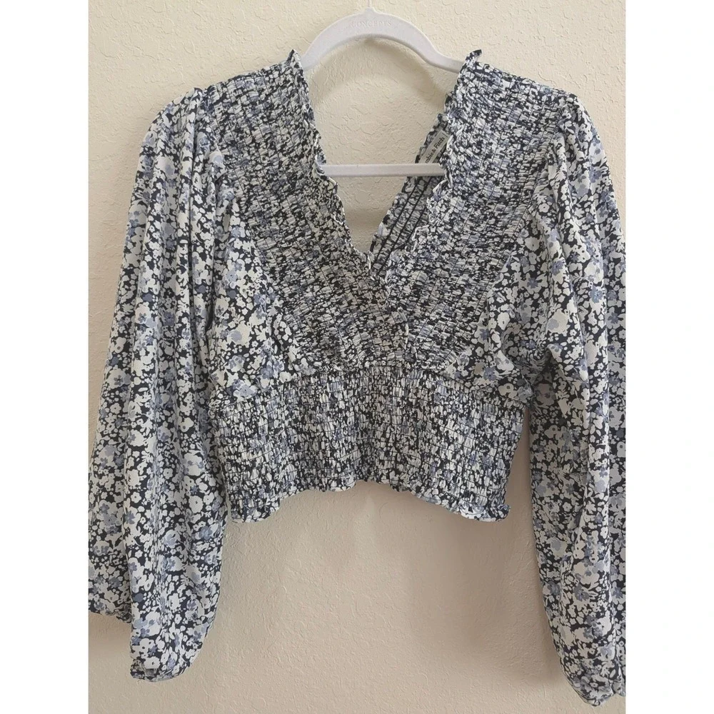 Abercrombie & Fitch Blue Floral Smocked V-Neck Puff Sleeve Crop Top Blouse